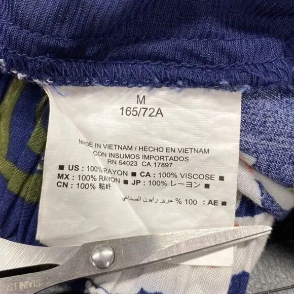 OLD NAVY WOMEN'S NAVY BLUE FLORAL HIGH‎ RISE SHORTS SIZE MEDIUM - Picture 5 of 7